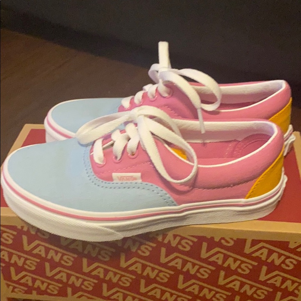 New! Girls Vans